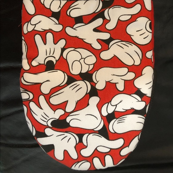 Mickey Mouse oven mitts. - Picture 2 of 2